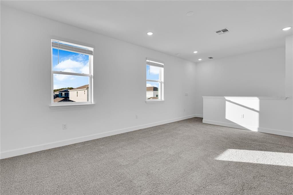 出租: $3,500 (5 贝兹, 3 浴室, 2200 平方英尺)