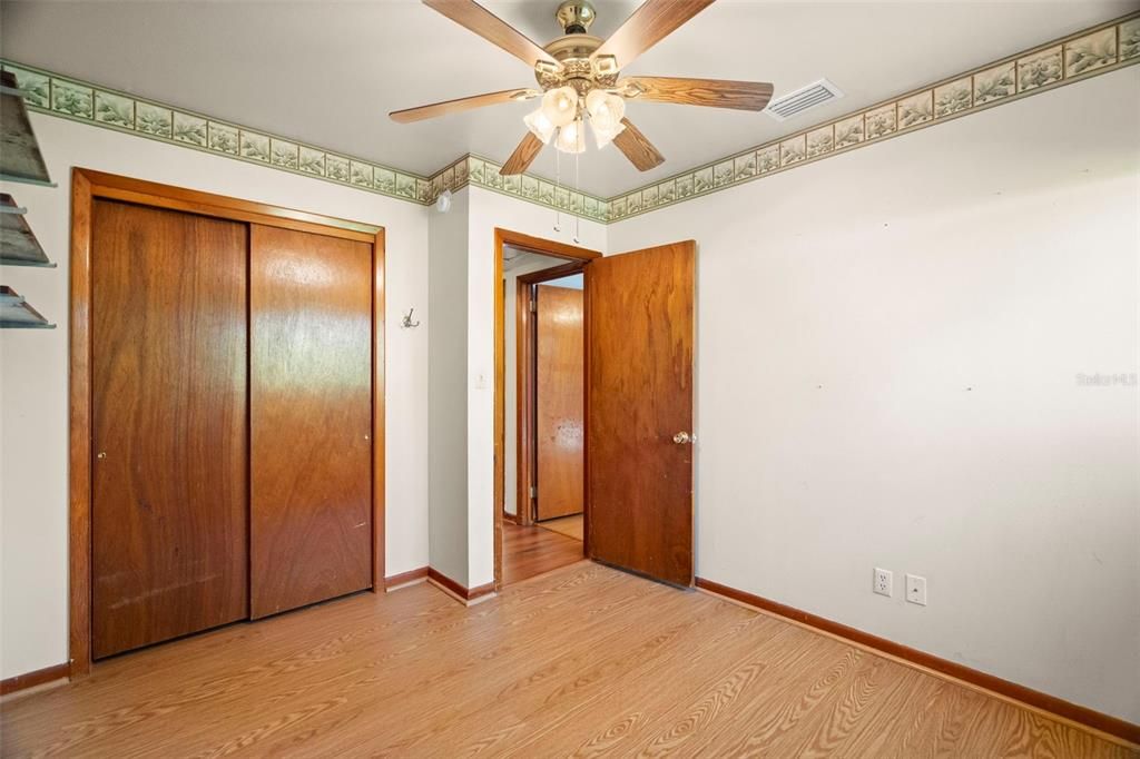 На продажу: $299,900 (3 спален, 1 ванн, 1424 Квадратных фут)