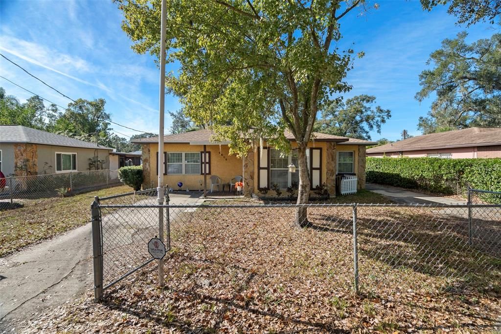 На продажу: $299,900 (3 спален, 1 ванн, 1424 Квадратных фут)