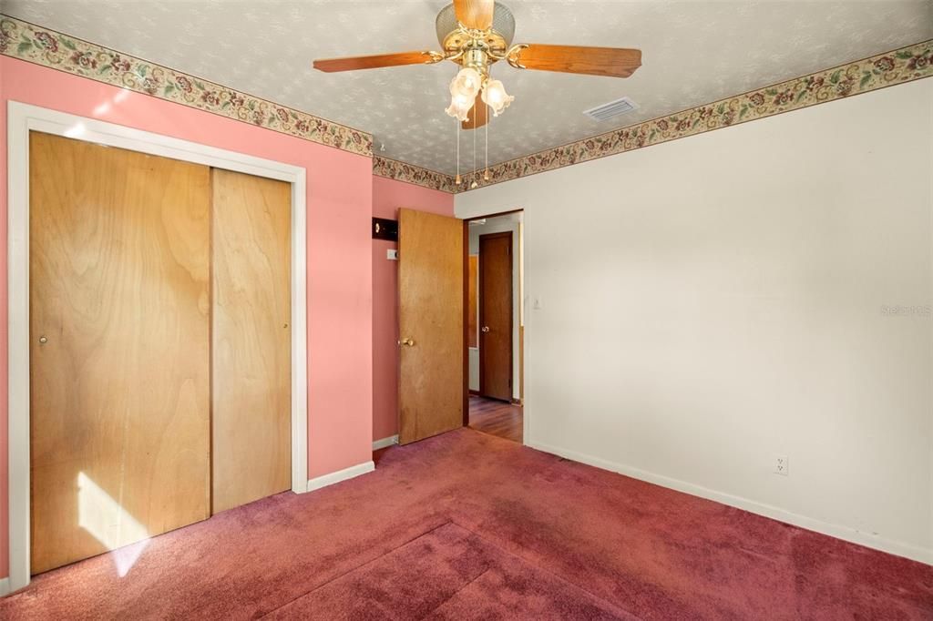 На продажу: $299,900 (3 спален, 1 ванн, 1424 Квадратных фут)