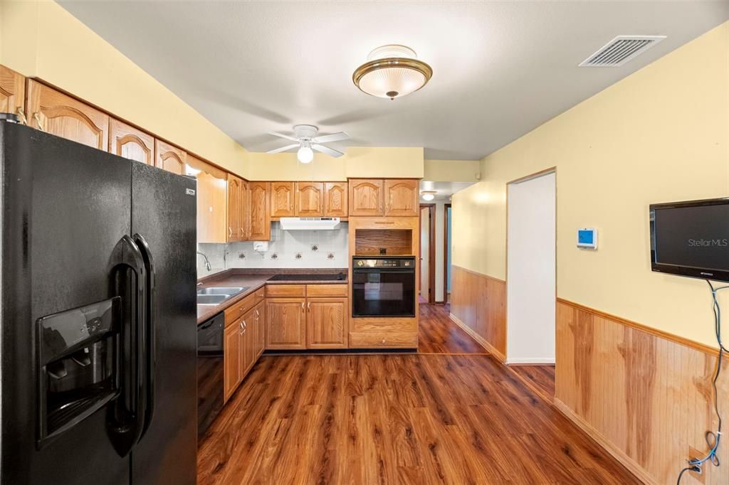 На продажу: $299,900 (3 спален, 1 ванн, 1424 Квадратных фут)