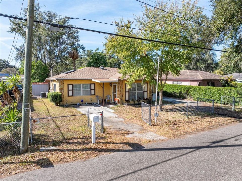 На продажу: $299,900 (3 спален, 1 ванн, 1424 Квадратных фут)