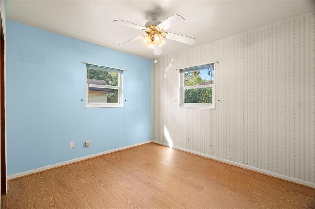 На продажу: $299,900 (3 спален, 1 ванн, 1424 Квадратных фут)