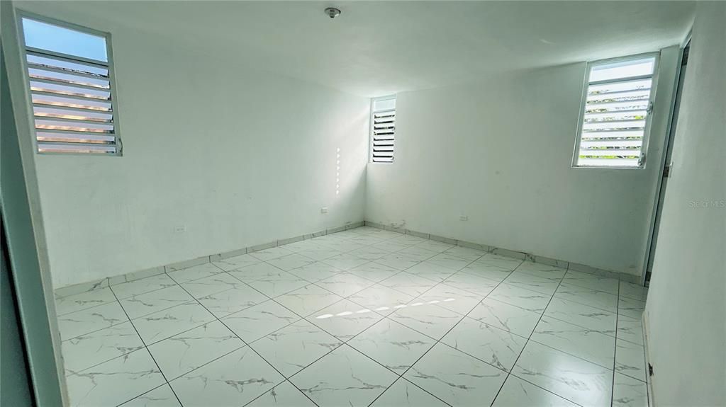 На продажу: $205,000 (3 спален, 2 ванн, 1085 Квадратных фут)