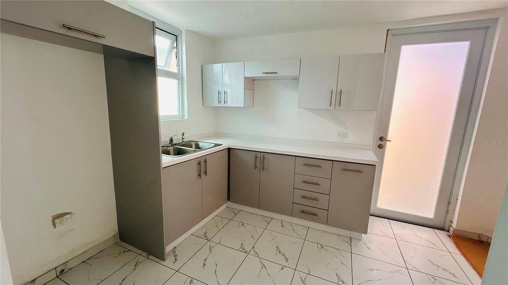 На продажу: $205,000 (3 спален, 2 ванн, 1085 Квадратных фут)