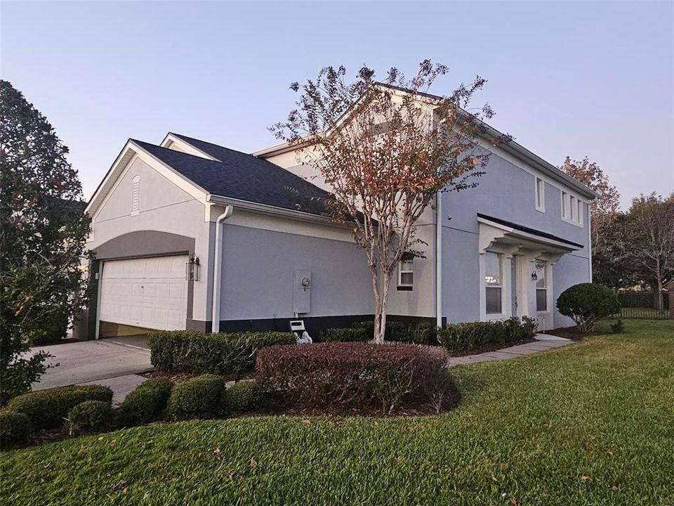 For Sale: $375,000 (2 beds, 3 baths, 2059 Square Feet)