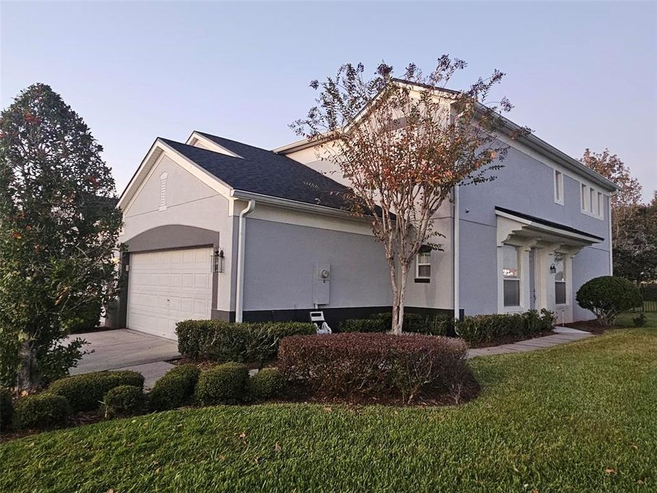 For Sale: $375,000 (2 beds, 3 baths, 2059 Square Feet)