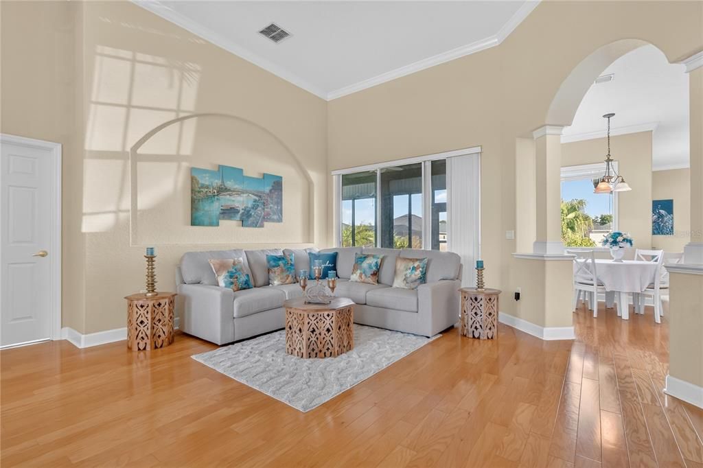 En Venta: $485,000 (4 camas, 3 baños, 2418 Pies cuadrados)