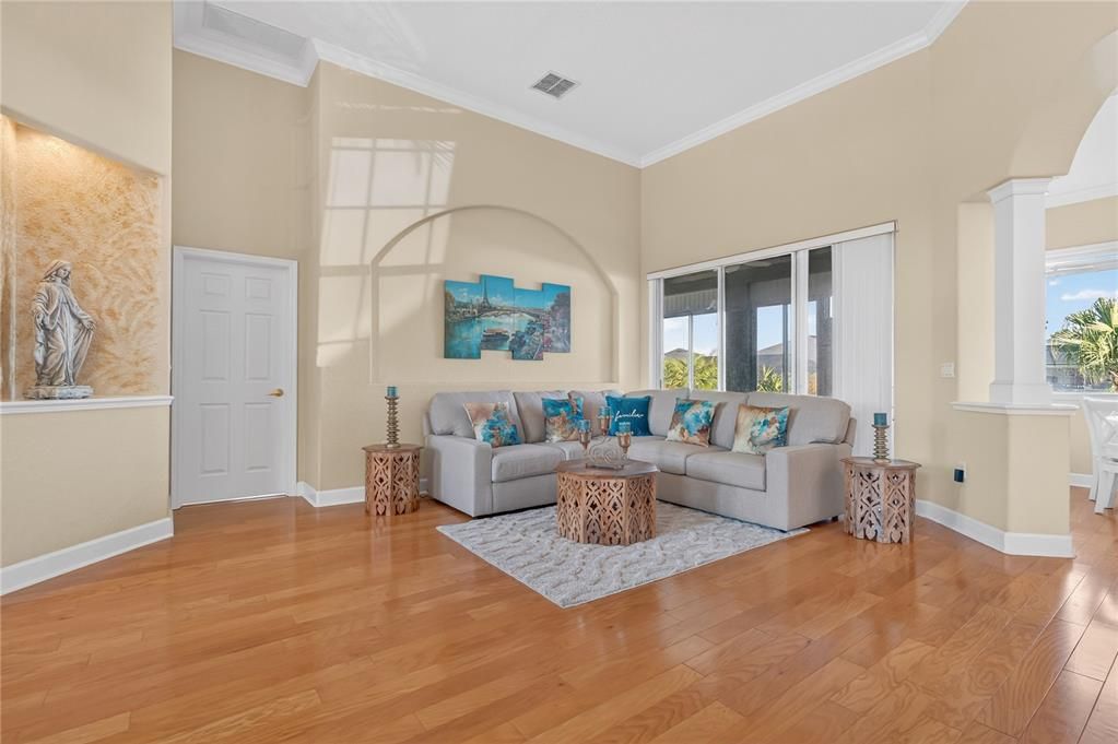 En Venta: $485,000 (4 camas, 3 baños, 2418 Pies cuadrados)