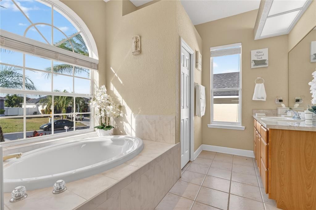 En Venta: $485,000 (4 camas, 3 baños, 2418 Pies cuadrados)