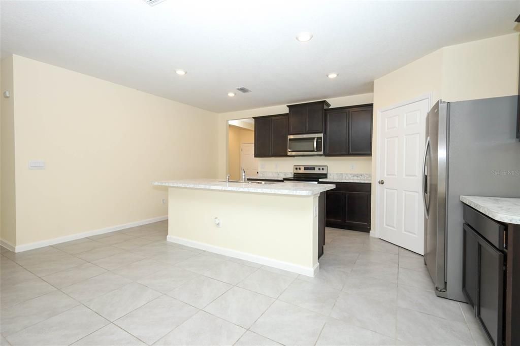 En Venta: $385,000 (4 camas, 2 baños, 1918 Pies cuadrados)