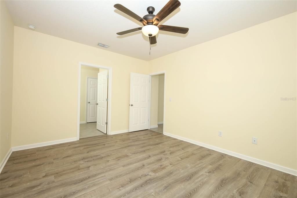 En Venta: $385,000 (4 camas, 2 baños, 1918 Pies cuadrados)