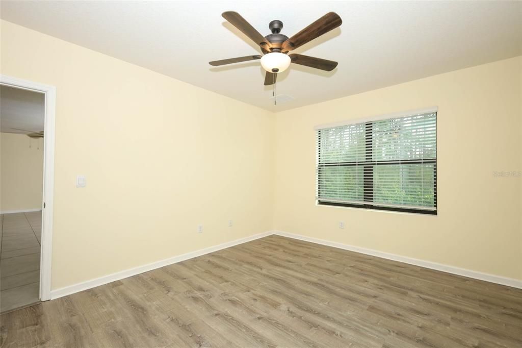 En Venta: $385,000 (4 camas, 2 baños, 1918 Pies cuadrados)