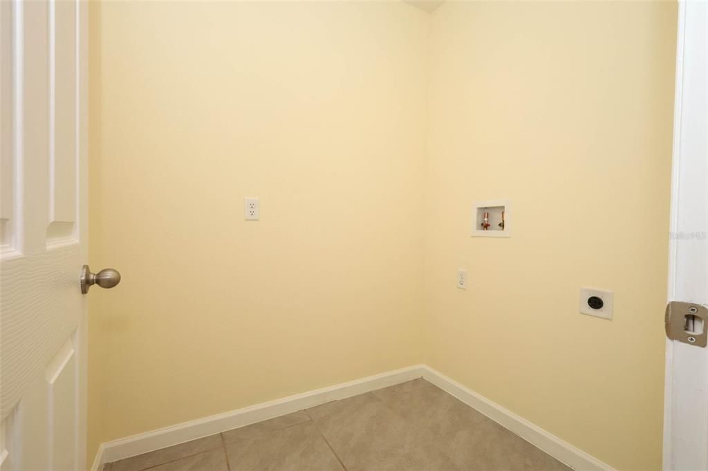 En Venta: $385,000 (4 camas, 2 baños, 1918 Pies cuadrados)