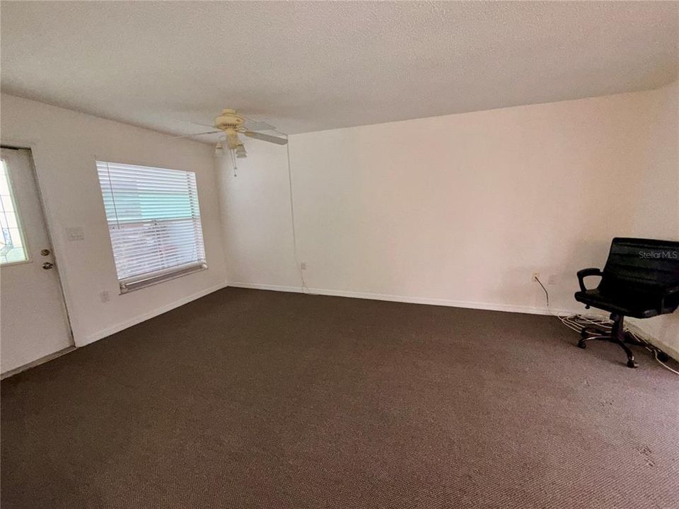 For Sale: $95,000 (1 beds, 1 baths, 779 Square Feet)