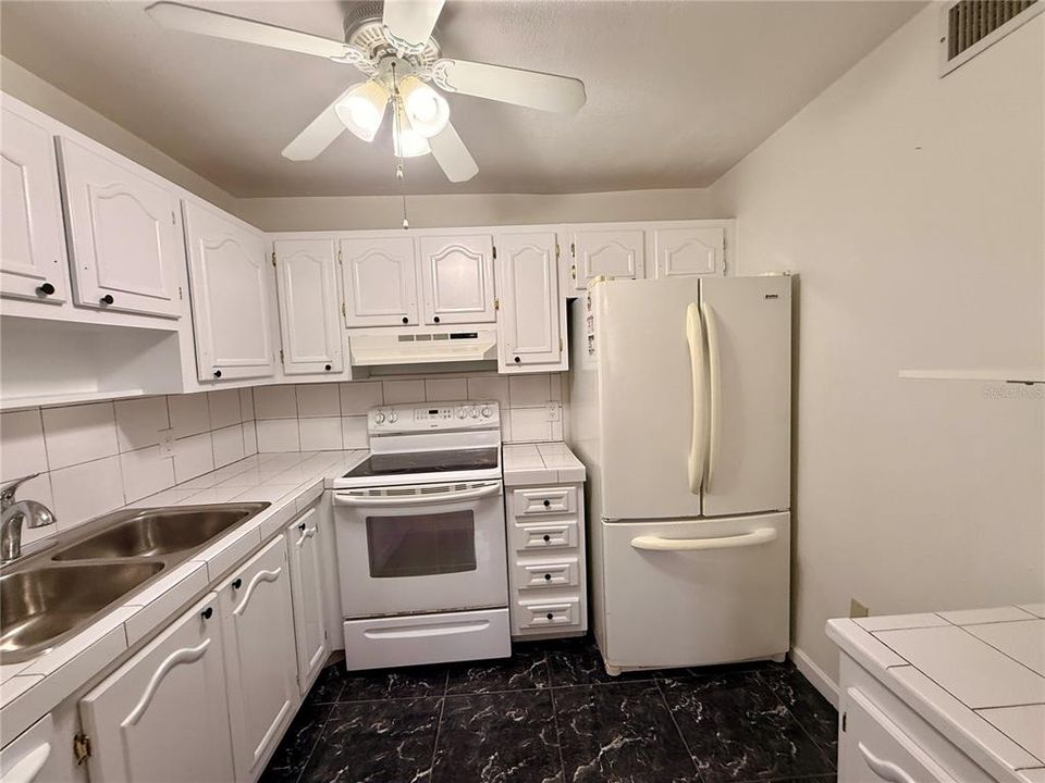 For Sale: $95,000 (1 beds, 1 baths, 779 Square Feet)