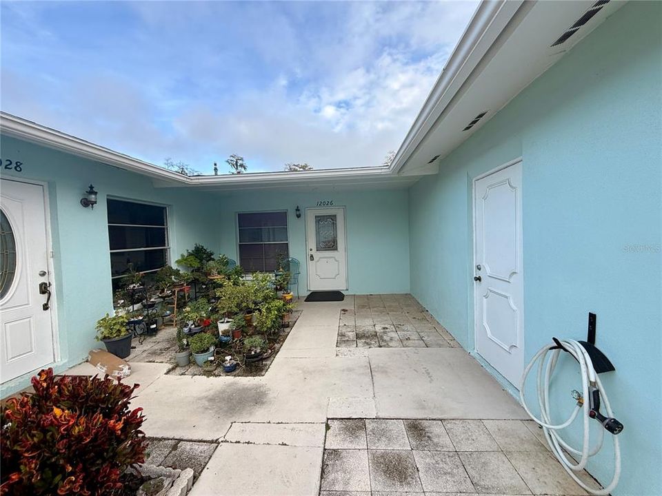 For Sale: $95,000 (1 beds, 1 baths, 779 Square Feet)