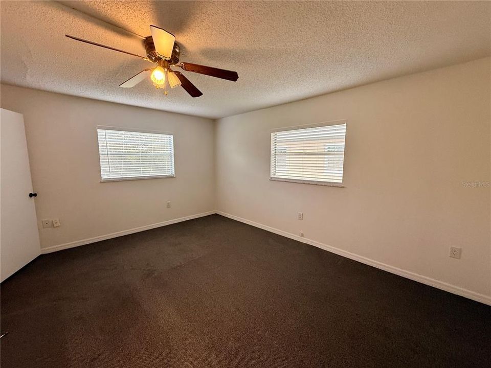 For Sale: $95,000 (1 beds, 1 baths, 779 Square Feet)