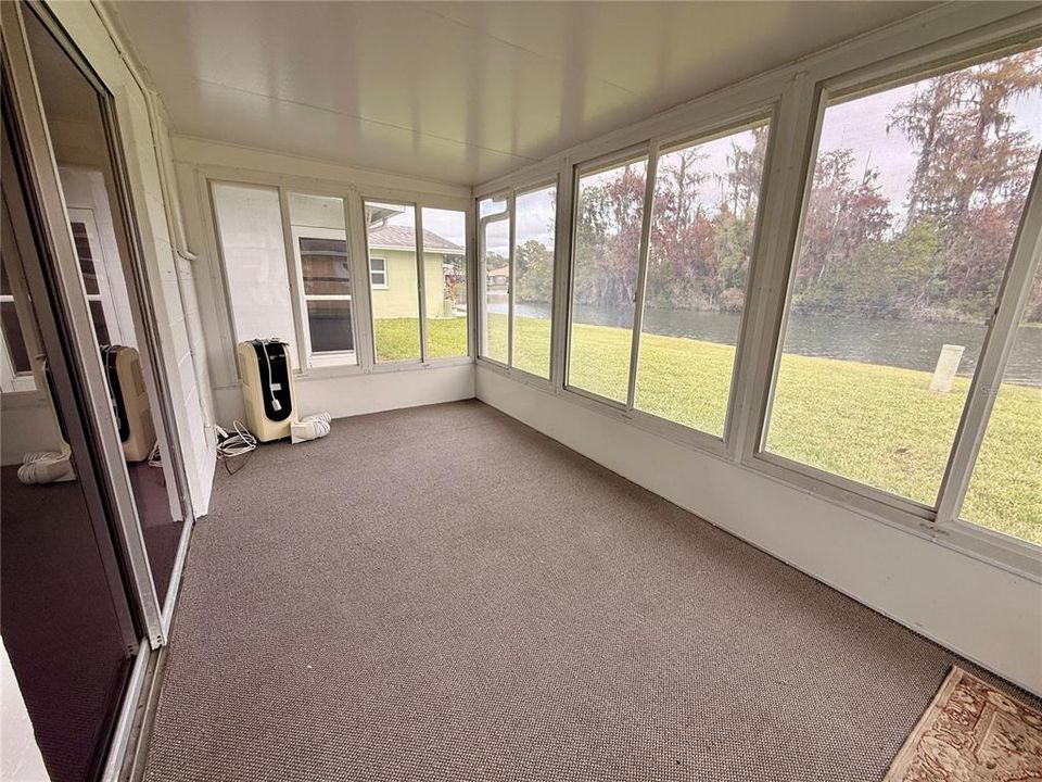 For Sale: $95,000 (1 beds, 1 baths, 779 Square Feet)