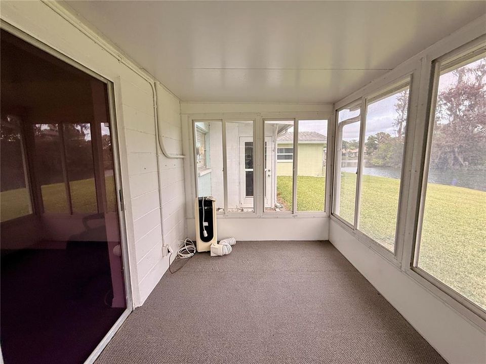 For Sale: $95,000 (1 beds, 1 baths, 779 Square Feet)