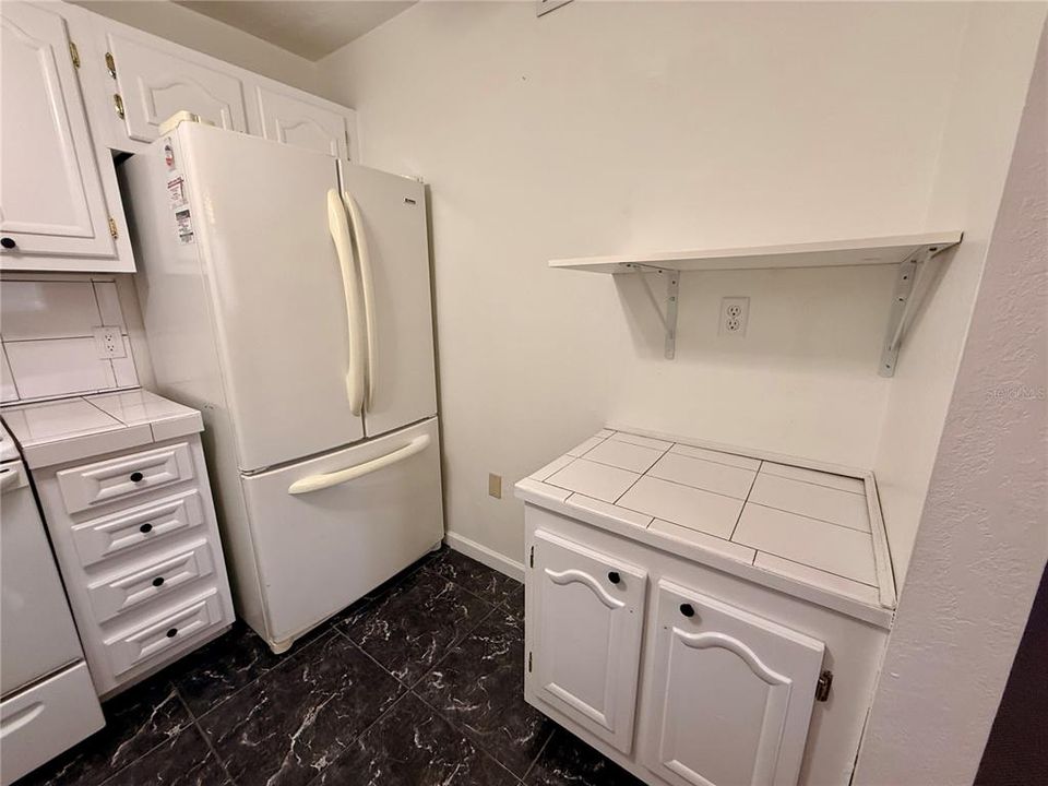 For Sale: $95,000 (1 beds, 1 baths, 779 Square Feet)