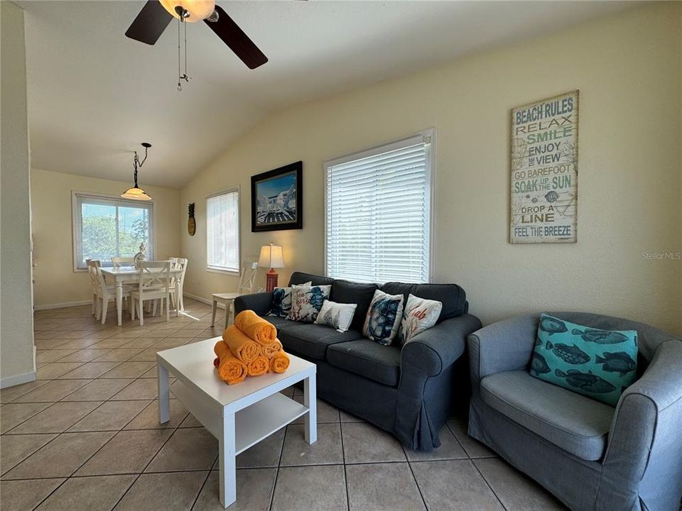 For Rent: $2,900 (2 beds, 1 baths, 780 Square Feet)