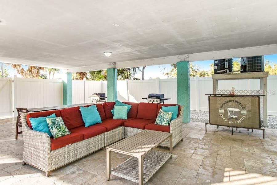 For Rent: $2,900 (2 beds, 1 baths, 780 Square Feet)