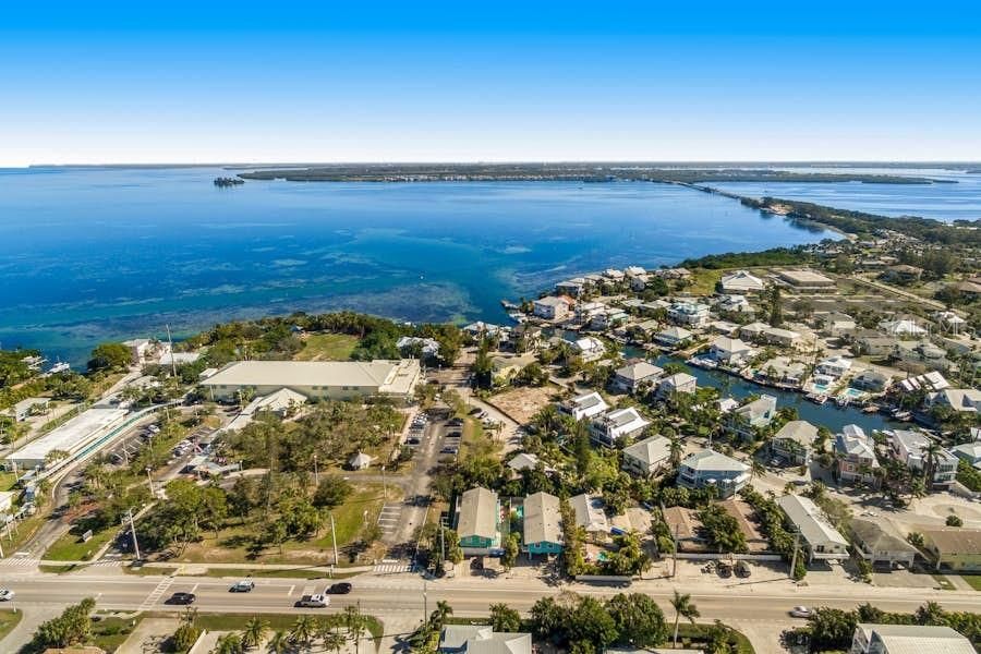 For Rent: $2,900 (2 beds, 1 baths, 780 Square Feet)