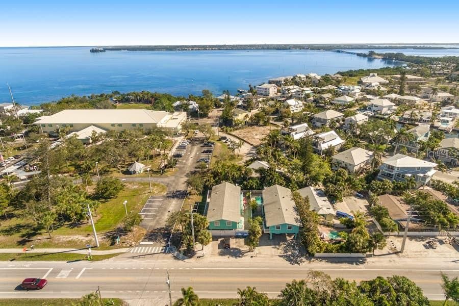 For Rent: $2,900 (2 beds, 1 baths, 780 Square Feet)