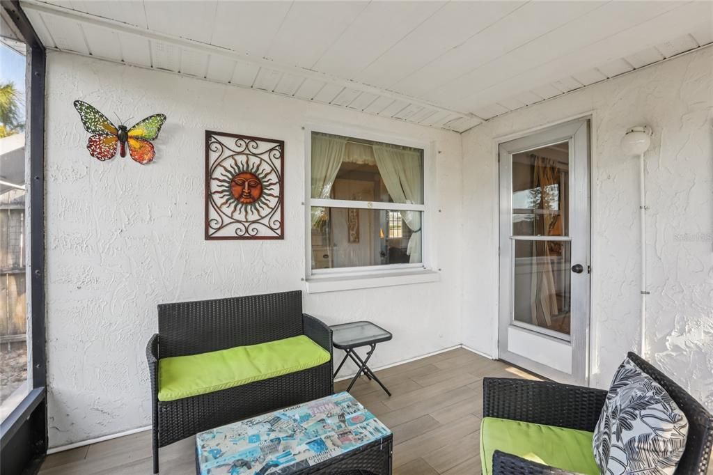 На продажу: $210,000 (2 спален, 1 ванн, 990 Квадратных фут)