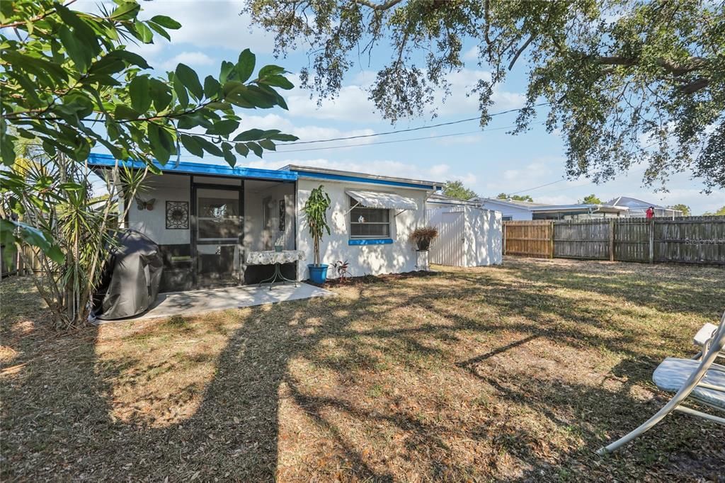 На продажу: $210,000 (2 спален, 1 ванн, 990 Квадратных фут)