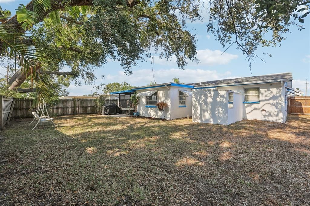 На продажу: $210,000 (2 спален, 1 ванн, 990 Квадратных фут)