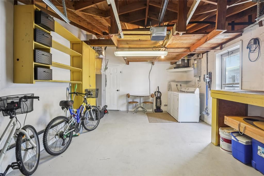 На продажу: $210,000 (2 спален, 1 ванн, 990 Квадратных фут)