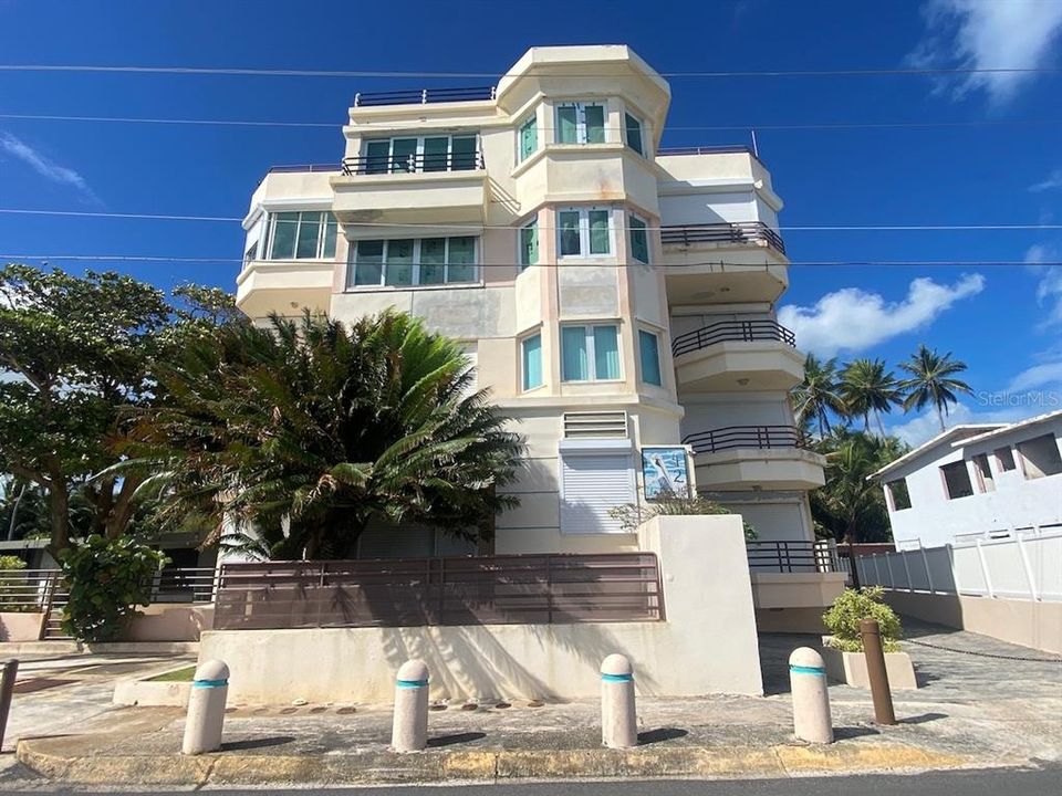 For Rent: $1,850 (1 beds, 1 baths, 681 Square Feet)