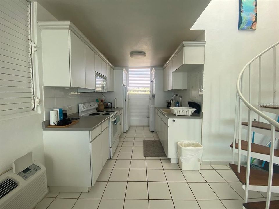 For Rent: $1,850 (1 beds, 1 baths, 681 Square Feet)