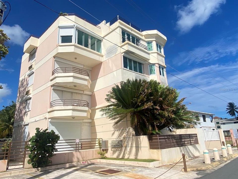 For Rent: $1,850 (1 beds, 1 baths, 681 Square Feet)