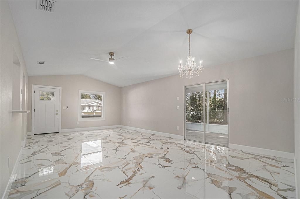 待售: $234,900 (3 贝兹, 1 浴室, 1228 平方英尺)