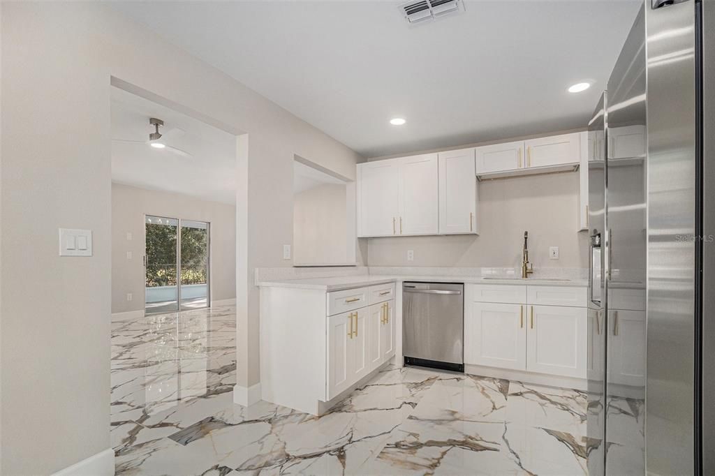 待售: $234,900 (3 贝兹, 1 浴室, 1228 平方英尺)