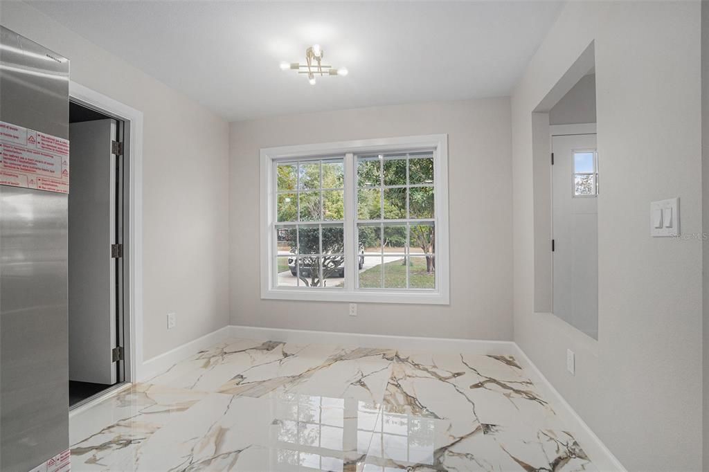 待售: $234,900 (3 贝兹, 1 浴室, 1228 平方英尺)