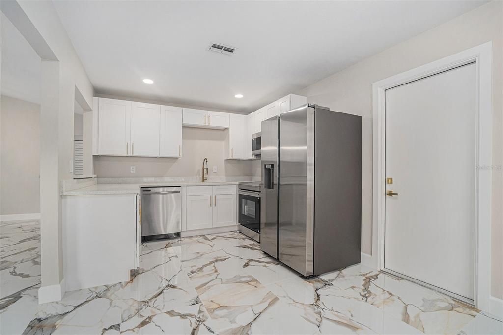 待售: $234,900 (3 贝兹, 1 浴室, 1228 平方英尺)