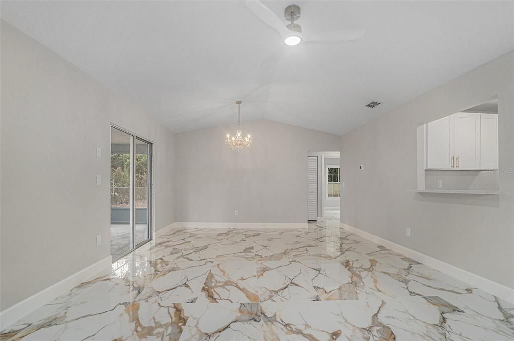 待售: $234,900 (3 贝兹, 1 浴室, 1228 平方英尺)