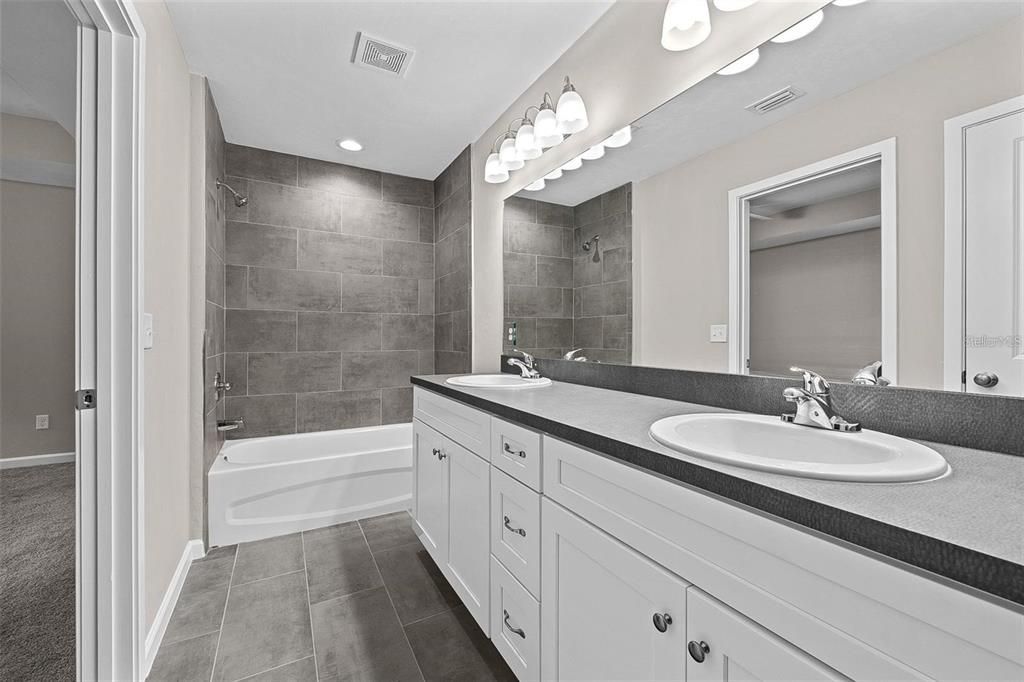 На продажу: $279,900 (3 спален, 2 ванн, 1273 Квадратных фут)