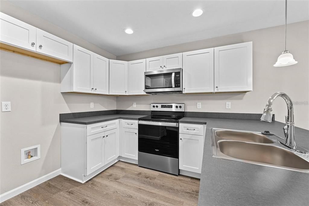 На продажу: $279,900 (3 спален, 2 ванн, 1273 Квадратных фут)