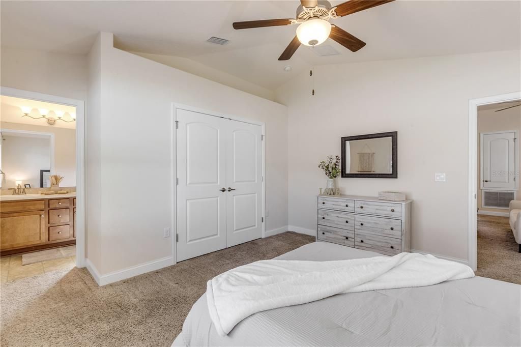 待售: $330,000 (3 贝兹, 2 浴室, 1344 平方英尺)