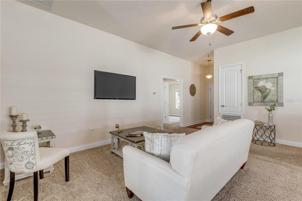 待售: $330,000 (3 贝兹, 2 浴室, 1344 平方英尺)