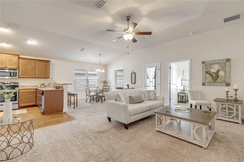 待售: $330,000 (3 贝兹, 2 浴室, 1344 平方英尺)