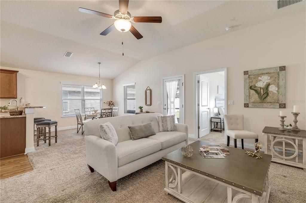 待售: $330,000 (3 贝兹, 2 浴室, 1344 平方英尺)