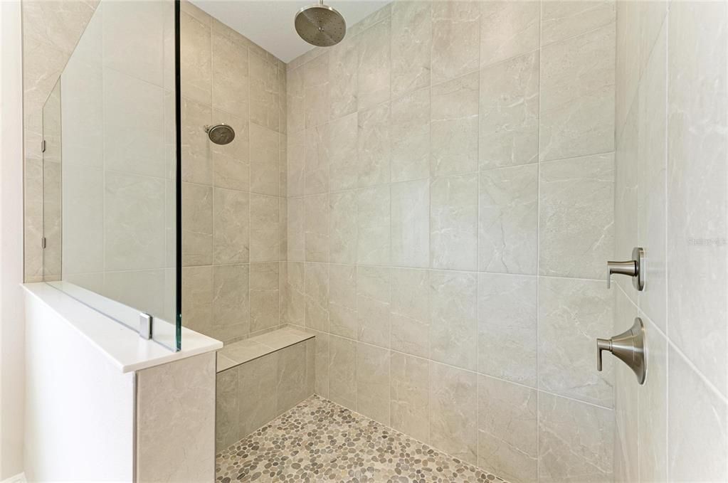 En Venta: $1,246,809 (5 camas, 4 baños, 4602 Pies cuadrados)