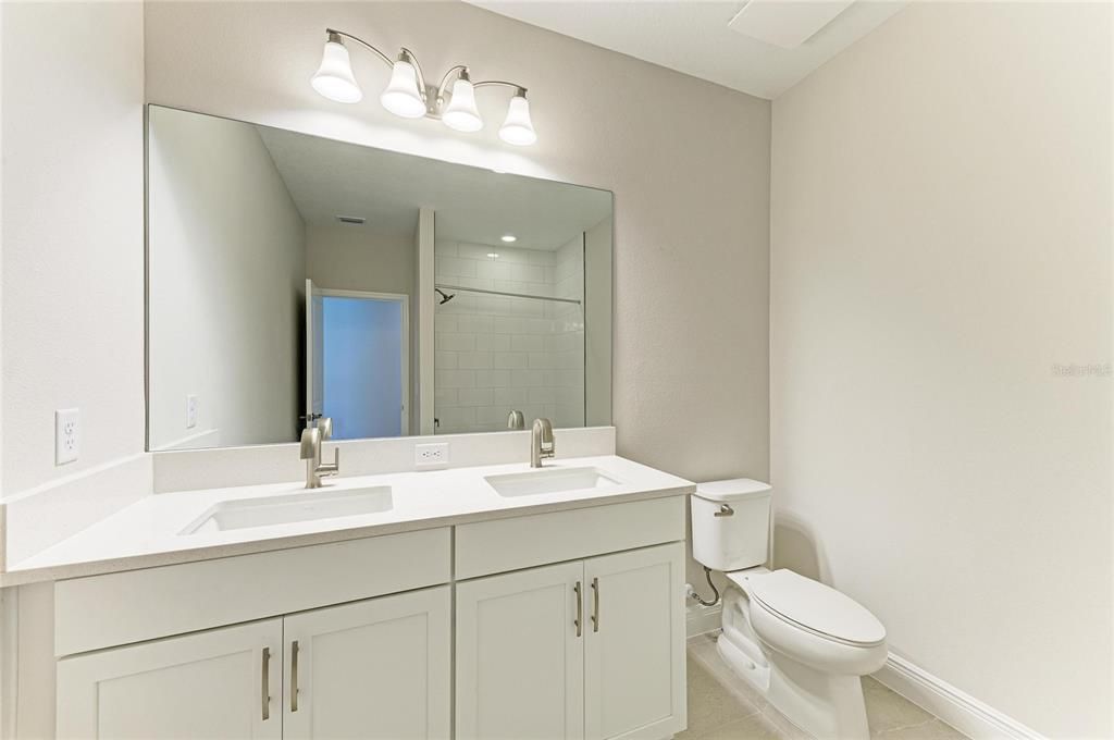 En Venta: $1,246,809 (5 camas, 4 baños, 4602 Pies cuadrados)