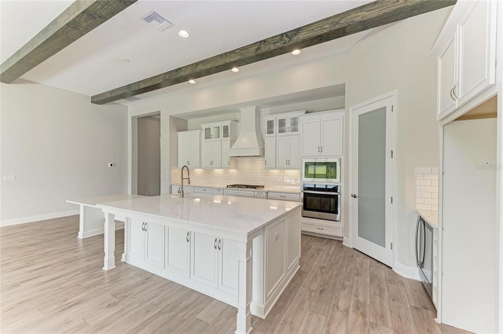 En Venta: $1,246,809 (5 camas, 4 baños, 4602 Pies cuadrados)